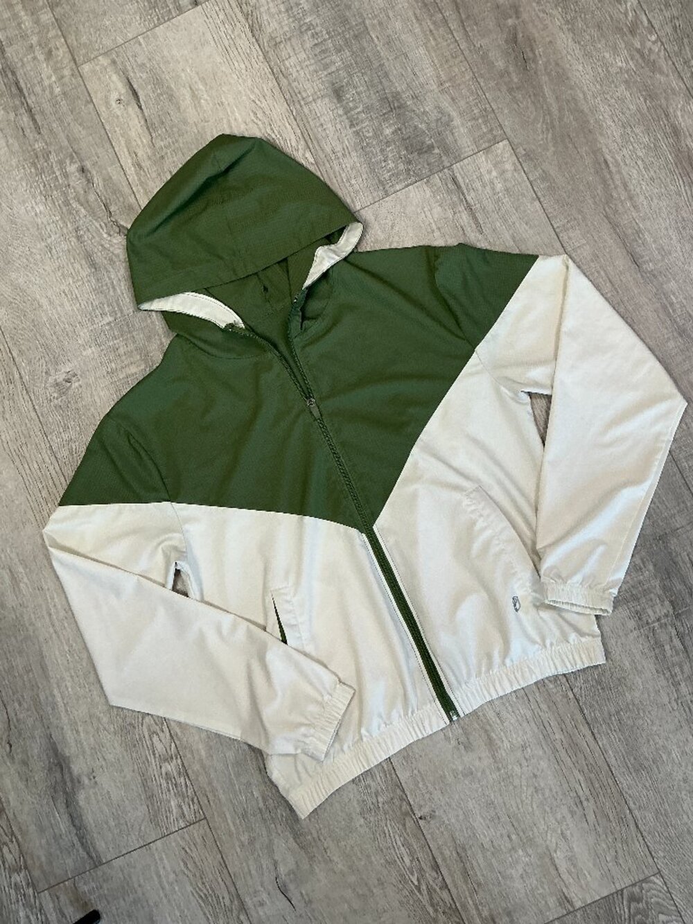 Born Primitive Ohana Jacket White Basil Green Womens Medium Hooded Windbreaker